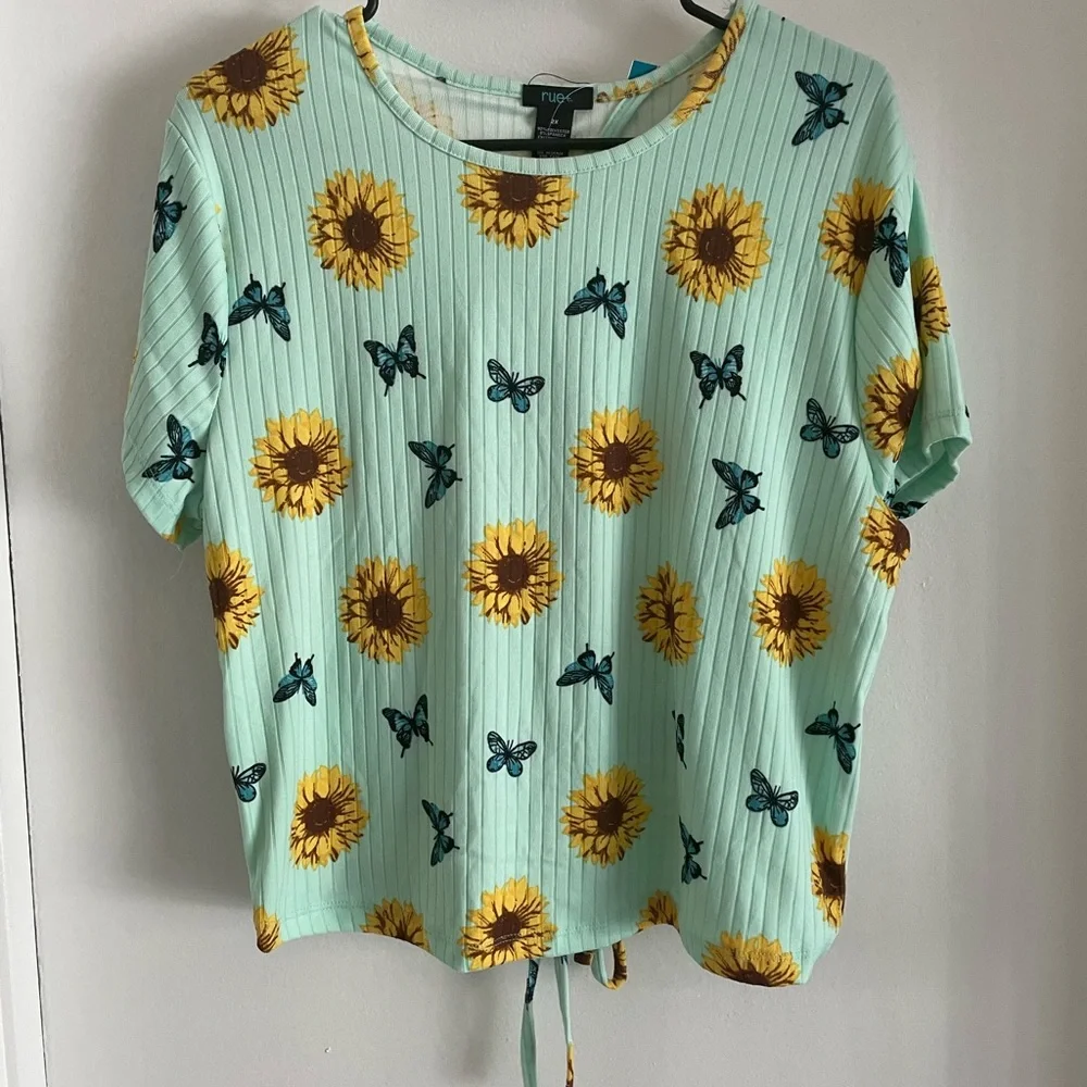 Crop top with string back - Picture 1 of 3